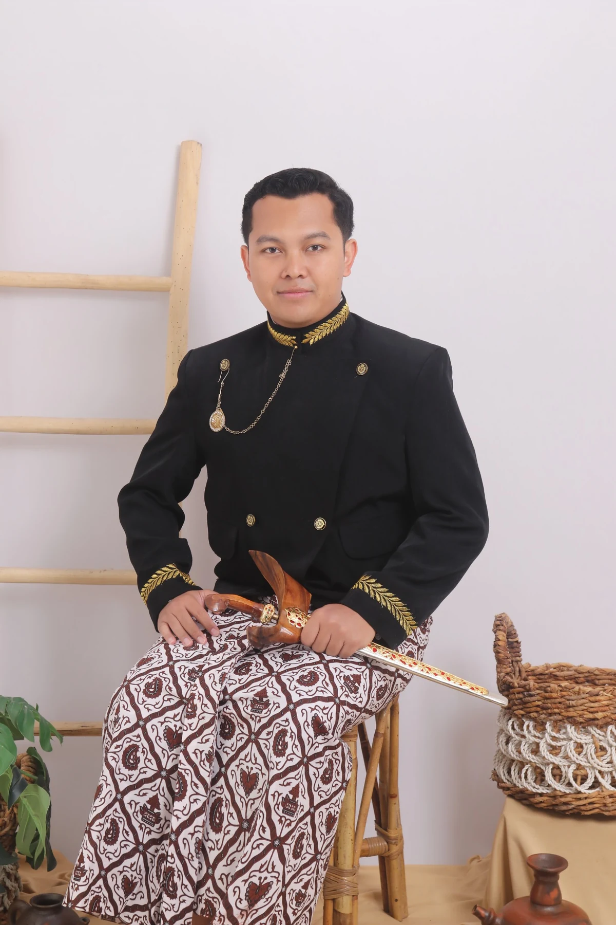 Potret identitas Arief